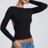 Top Elli de modal con cuello alto, manga larga y espalda abierta en negro