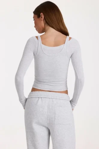 Top en capas de modal en gris jaspeado