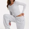 Top en capas de modal en gris jaspeado
