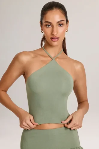 Top halter de modal Aviora en verde salvia