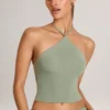 Top halter de modal Aviora en verde salvia