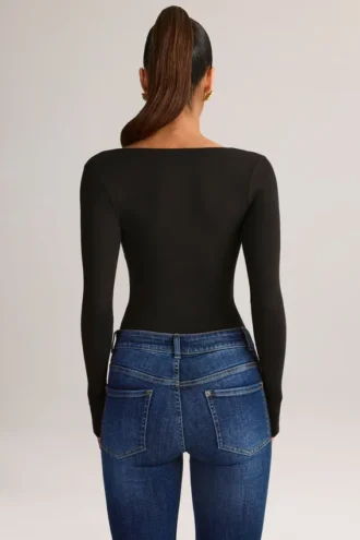Top Kaia de manga larga con cuello cuadrado en modal negro