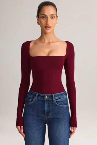 Top Kaia de modal con cuello cuadrado y manga larga en color vino