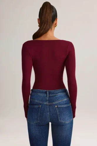 Top Kaia de modal con cuello cuadrado y manga larga en color vino