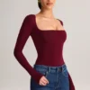 Top Kaia de modal con cuello cuadrado y manga larga en color vino