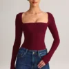 Top Kaia de modal con cuello cuadrado y manga larga en color vino