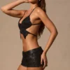 Top Maris con lazo en la espalda y diseño de mariposa en negro