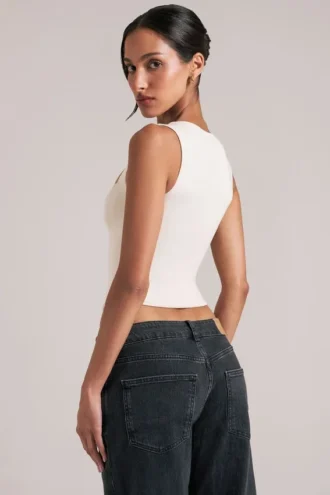 Top Vivee de modal con cuello cuadrado en color marfil