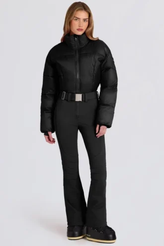 Traje de esquí acolchado e impermeable con cinturón en negro