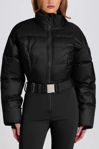 Traje de esquí acolchado e impermeable con cinturón en negro