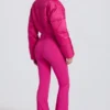 Traje de esquí acolchado e impermeable con cinturón en rosa magenta