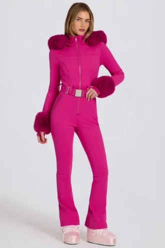 Traje de esquí ajustado con capucha de piel sintética impermeable en rosa magenta
