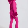 Traje de esquí ajustado con capucha de piel sintética impermeable en rosa magenta