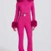 Traje de esquí ajustado con capucha de piel sintética impermeable en rosa magenta