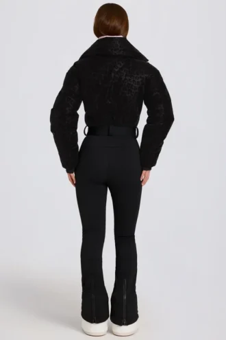 Traje de esquí impermeable con cinturón y capas en leopardo negro