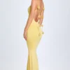 Vestido Aldona de jersey elástico con apliques florales en amarillo pastel Vestido Aldona de jersey elástico con apliques florales en amarillo pastel