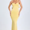 Vestido Aldona de jersey elástico con apliques florales en amarillo pastel Vestido Aldona de jersey elástico con apliques florales en amarillo pastel