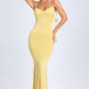 Vestido Aldona de jersey elástico con apliques florales en amarillo pastel Vestido Aldona de jersey elástico con apliques florales en amarillo pastel