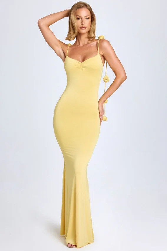 Vestido Aldona de jersey elástico con apliques florales en amarillo pastel Vestido Aldona de jersey elástico con apliques florales en amarillo pastel