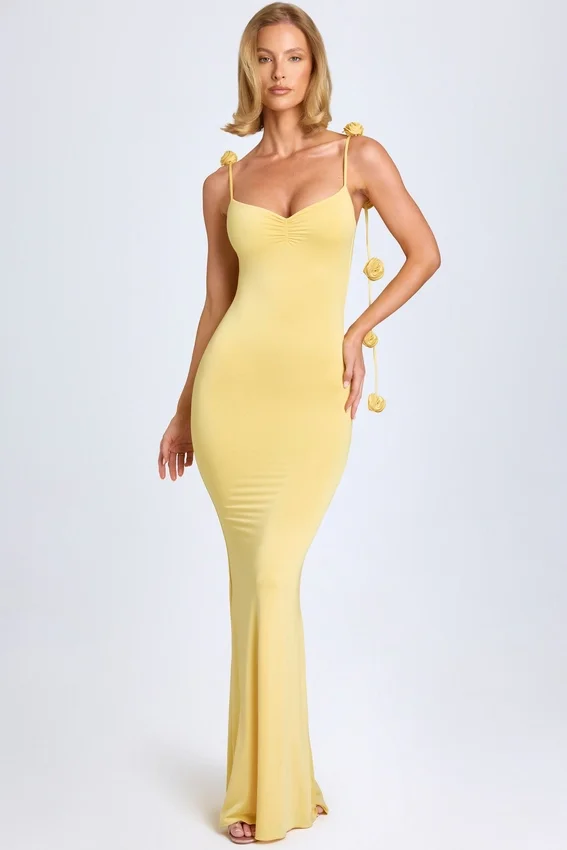 Vestido Aldona de jersey elástico con apliques florales en amarillo pastel Vestido Aldona de jersey elástico con apliques florales en amarillo pastel