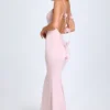 Vestido Aldona de jersey elástico con apliques florales en color rosa palo Vestido Aldona de jersey elástico con apliques florales en color rosa palo
