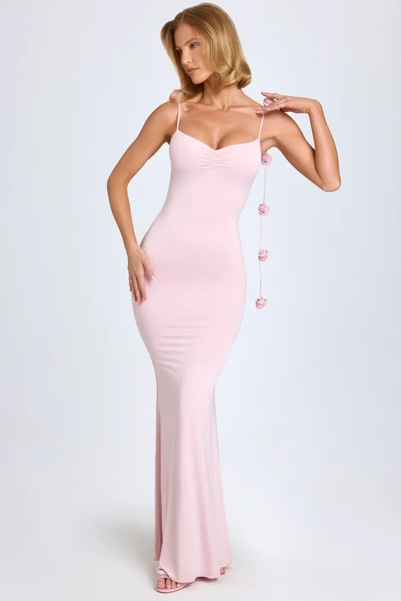 Vestido Aldona de jersey elástico con apliques florales en color rosa palo Vestido Aldona de jersey elástico con apliques florales en color rosa palo