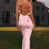 Vestido Aldona de jersey elástico con apliques florales en color rosa palo Vestido Aldona de jersey elástico con apliques florales en color rosa palo