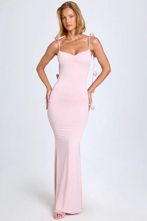 Vestido Aldona de jersey elástico con apliques florales en color rosa palo Vestido Aldona de jersey elástico con apliques florales en color rosa palo