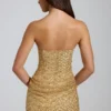 Vestido bandeau con adornos y corte en A Amalina en dorado Vestido bandeau con adornos y corte en A Amalina en dorado
