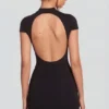 Vestido Blair de jersey con cuello alto, fruncido y espalda descubierta en negro