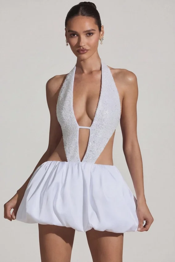 Vestido Cece con aberturas y bajo abullonado adornado en blanco Vestido Cece con aberturas y bajo abullonado adornado en blanco