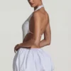 Vestido Cece con aberturas y bajo abullonado adornado en blanco Vestido Cece con aberturas y bajo abullonado adornado en blanco