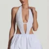 Vestido Cece con aberturas y bajo abullonado adornado en blanco Vestido Cece con aberturas y bajo abullonado adornado en blanco