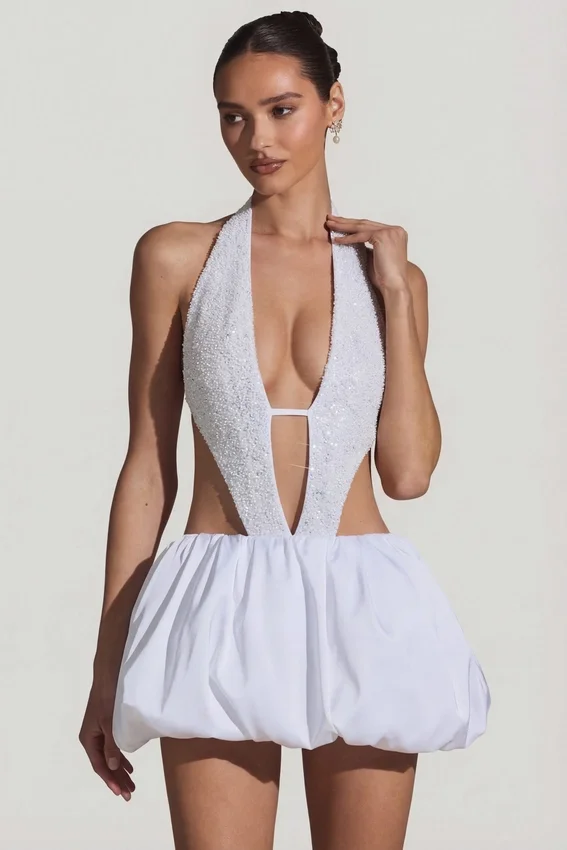 Vestido Cece con aberturas y bajo abullonado adornado en blanco Vestido Cece con aberturas y bajo abullonado adornado en blanco