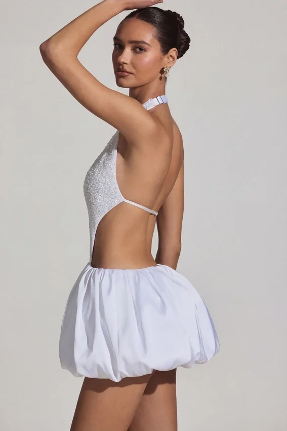 Vestido Cece con aberturas y bajo abullonado adornado en blanco Vestido Cece con aberturas y bajo abullonado adornado en blanco