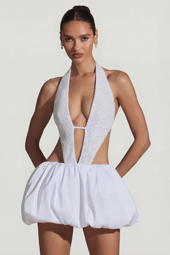 Vestido Cece con aberturas y bajo abullonado adornado en blanco Vestido Cece con aberturas y bajo abullonado adornado en blanco