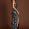 Vestido con cuello vuelto y aberturas decorado «Velia» en serpiente plateada Vestido con cuello vuelto y aberturas decorado «Velia» en serpiente plateada