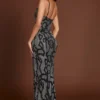 Vestido con cuello vuelto y aberturas decorado «Velia» en serpiente plateada Vestido con cuello vuelto y aberturas decorado «Velia» en serpiente plateada