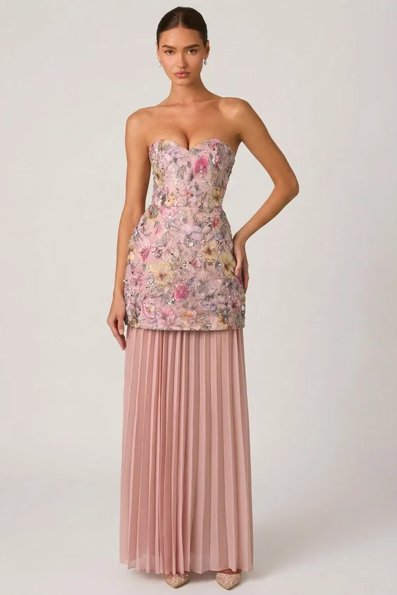 Vestido convertible con cordones y adornos Galia en rosa floral Vestido convertible con cordones y adornos Galia en rosa floral