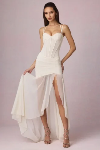 Vestido corsé asimétrico con fruncidos Haruna en color marfil
