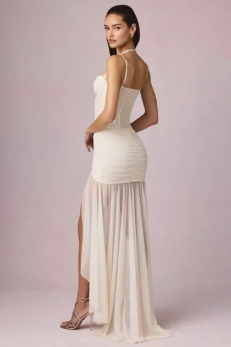 Vestido corsé asimétrico con fruncidos Haruna en color marfil