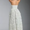 Vestido corsé con apliques florales y adornos Camellia en blanco