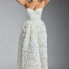 Vestido corsé con apliques florales y adornos Camellia en blanco