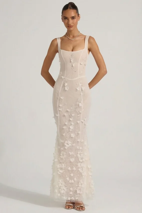Vestido corsé con escote redondeado y apliques decorativos Vasanta en blanco Vestido corsé con escote redondeado y apliques decorativos Vasanta en blanco