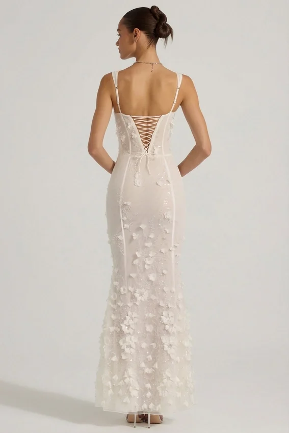 Vestido corsé con escote redondeado y apliques decorativos Vasanta en blanco Vestido corsé con escote redondeado y apliques decorativos Vasanta en blanco