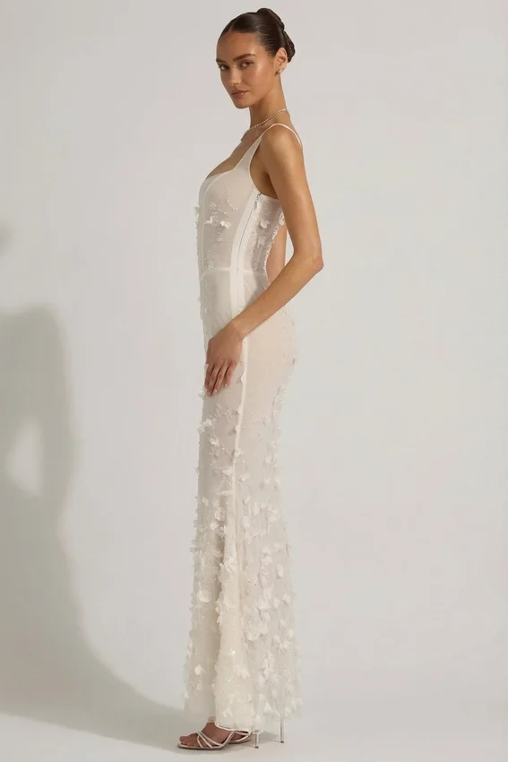 Vestido corsé con escote redondeado y apliques decorativos Vasanta en blanco Vestido corsé con escote redondeado y apliques decorativos Vasanta en blanco