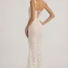 Vestido corsé con escote redondeado y apliques decorativos Vasanta en blanco Vestido corsé con escote redondeado y apliques decorativos Vasanta en blanco