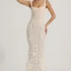 Vestido corsé con escote redondeado y apliques decorativos Vasanta en blanco Vestido corsé con escote redondeado y apliques decorativos Vasanta en blanco