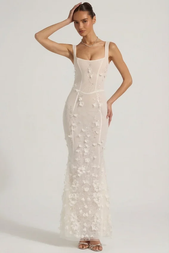 Vestido corsé con escote redondeado y apliques decorativos Vasanta en blanco Vestido corsé con escote redondeado y apliques decorativos Vasanta en blanco