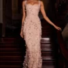 Vestido corsé con escote redondeado y apliques decorativos Vasanta en dorado Vestido corsé con escote redondeado y apliques decorativos Vasanta en dorado